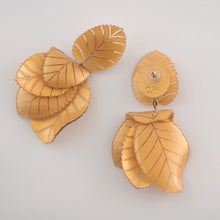 Laden Sie das Bild in den Galerie-Viewer, Ciléa Paris Swan Ohrringe Gold