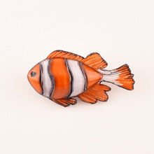 Laden Sie das Bild in den Galerie-Viewer, Ciléa Paris Brosche Clownfisch